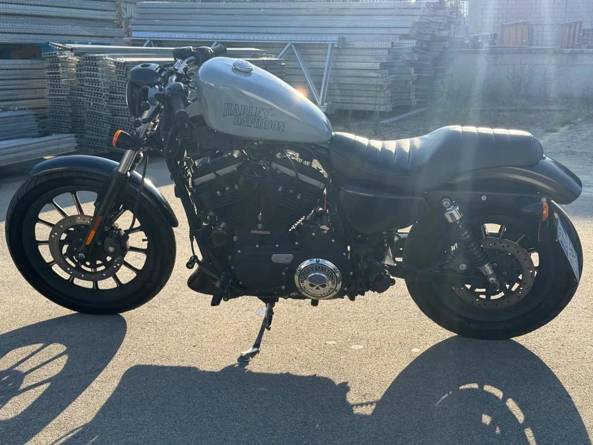 Harley-Davidson 883 Iron (2009 - 11) - XL 883N (2)