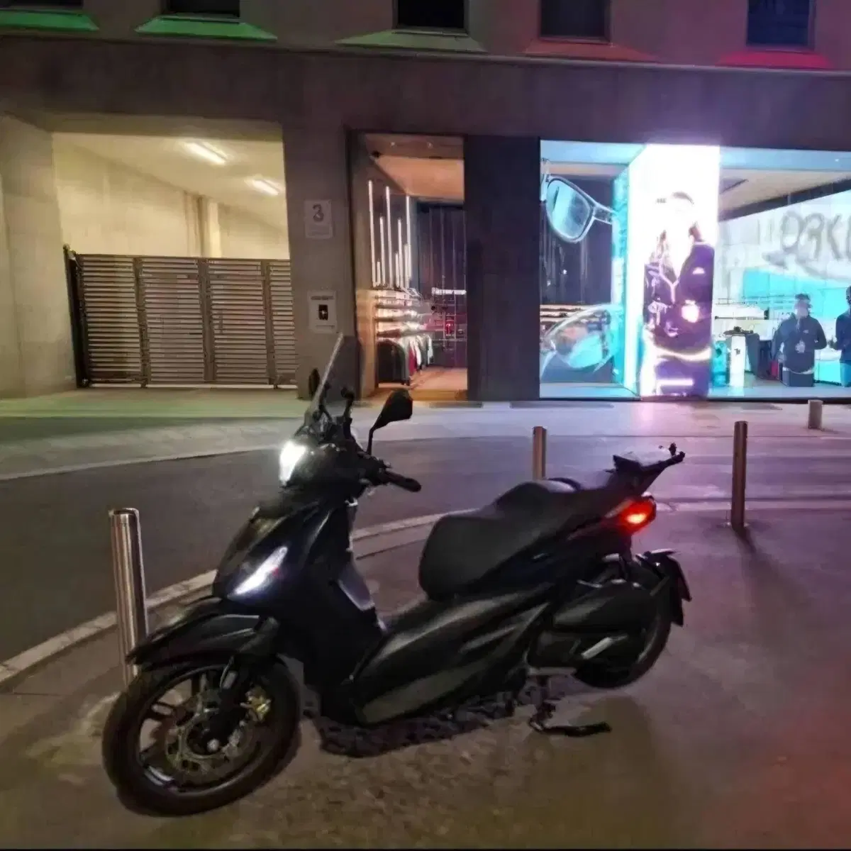Piaggio Beverly 300 S ABS-ASR (2021 - 25) (2)
