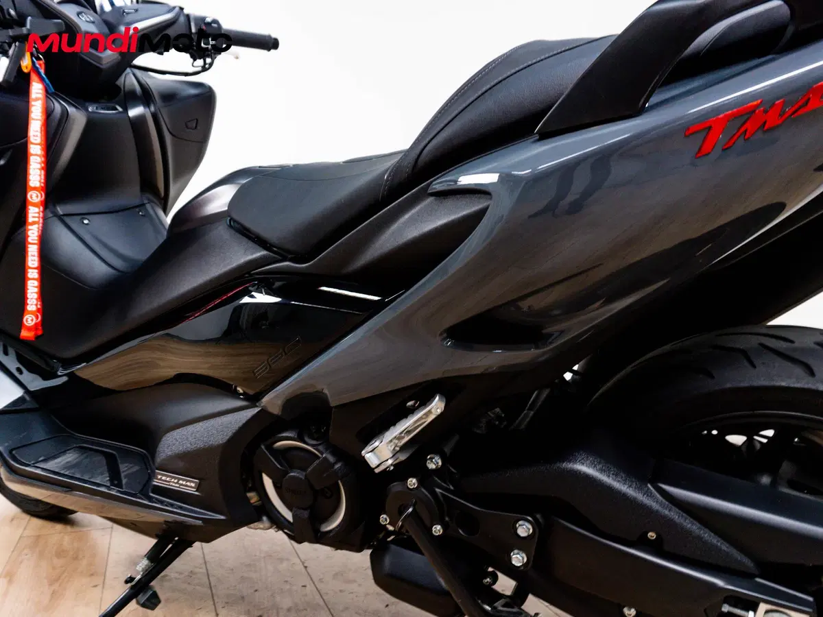 Yamaha T-Max 560 Tech Max (2020) (10)