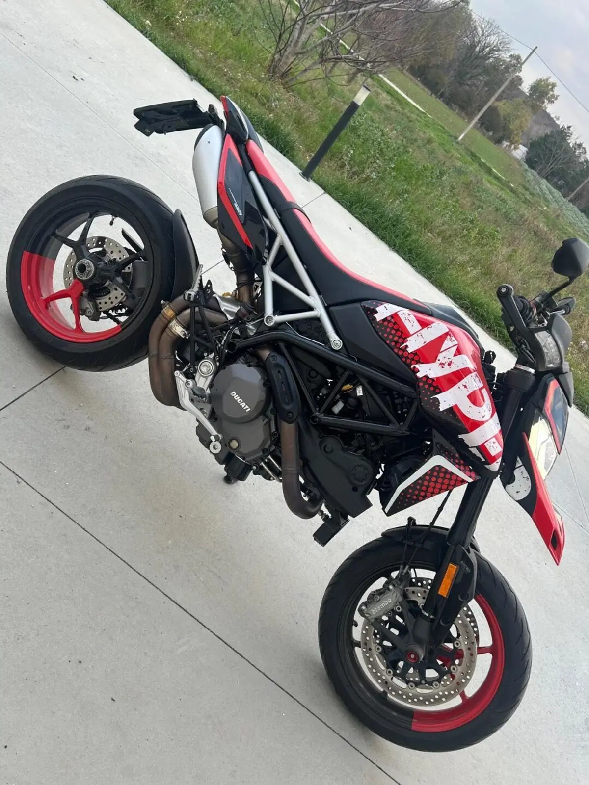 Ducati Hypermotard 950 RVE (2022 - 25) (4)