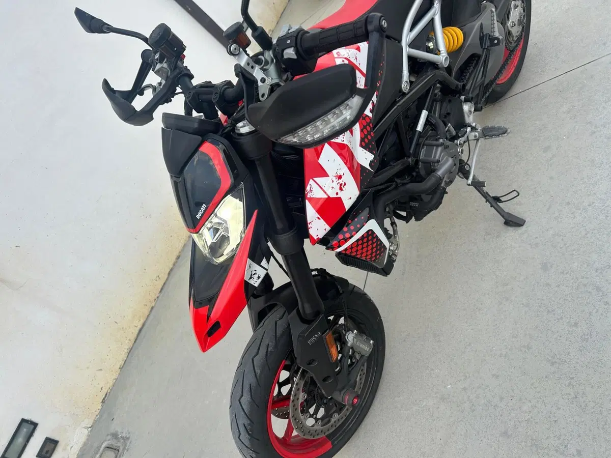 Ducati Hypermotard 950 RVE (2022 - 25) (9)