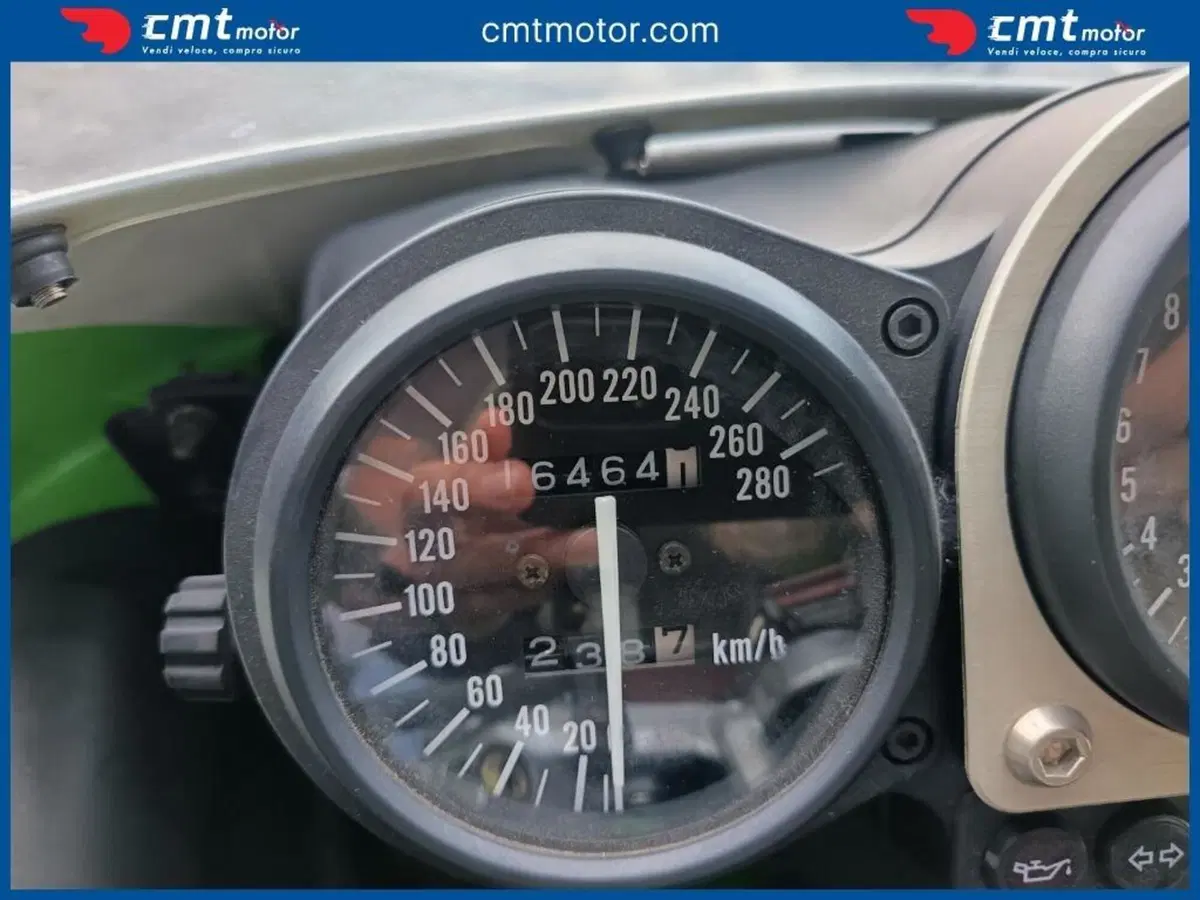 Kawasaki Ninja 750 ZX-7R (1996 - 00) (5)