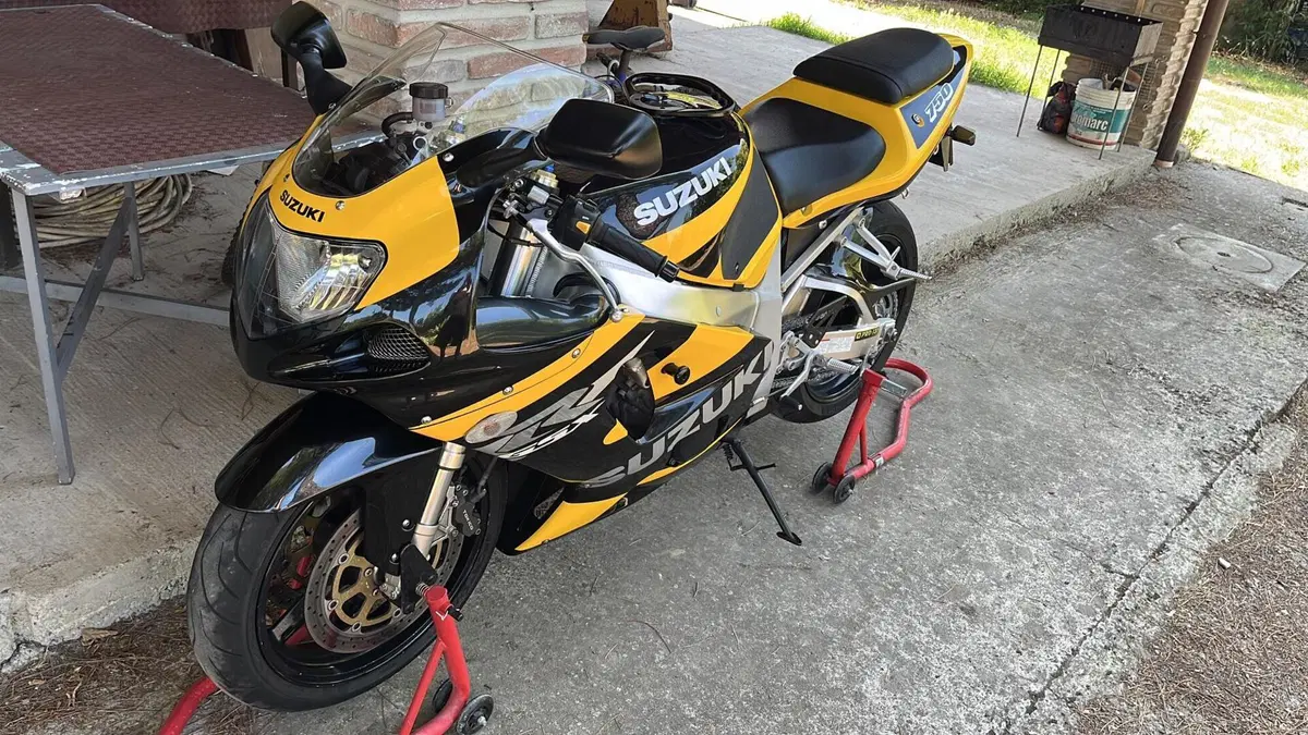 Suzuki GSX R 750 (1999 - 03) (2)
