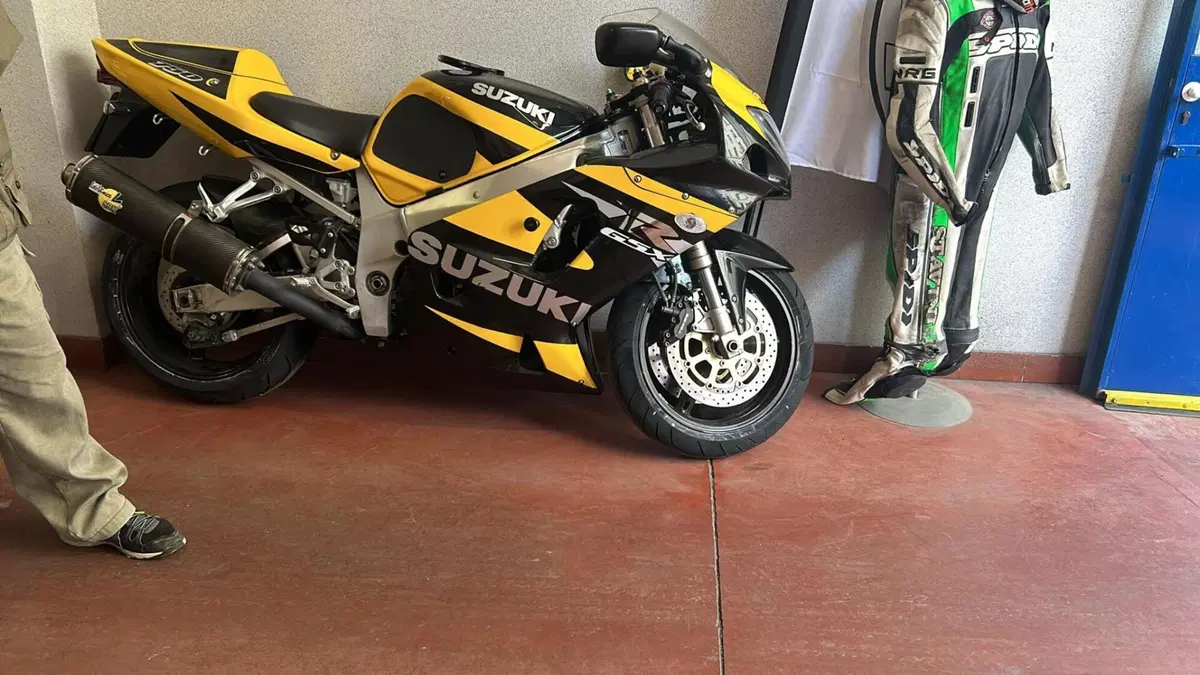 Suzuki GSX R 750 (1999 - 03) (3)