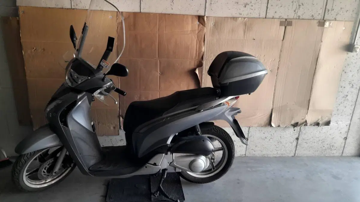 Honda SH 150i (2009 - 12) (2)