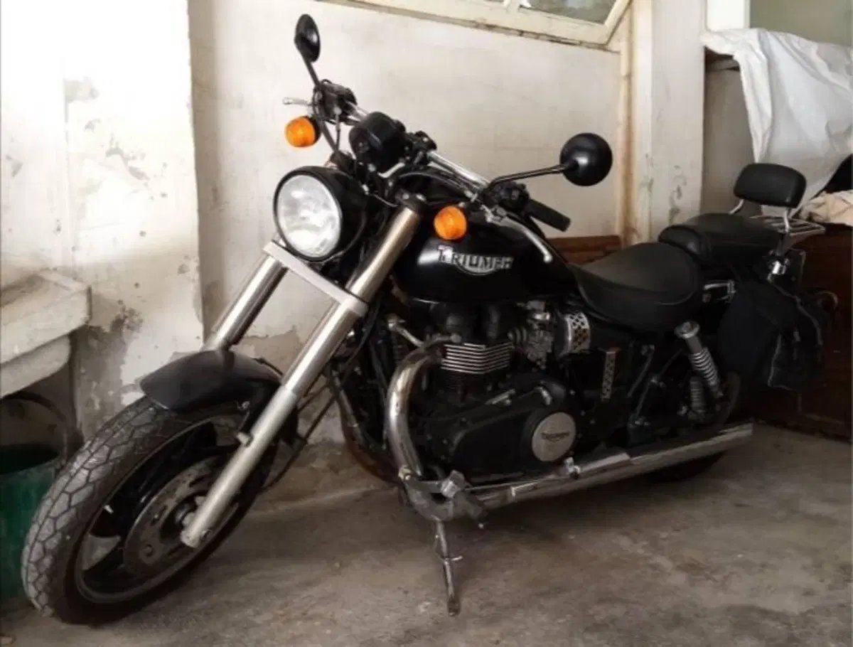 Triumph Speedmaster 865 (2005 - 10) (5)
