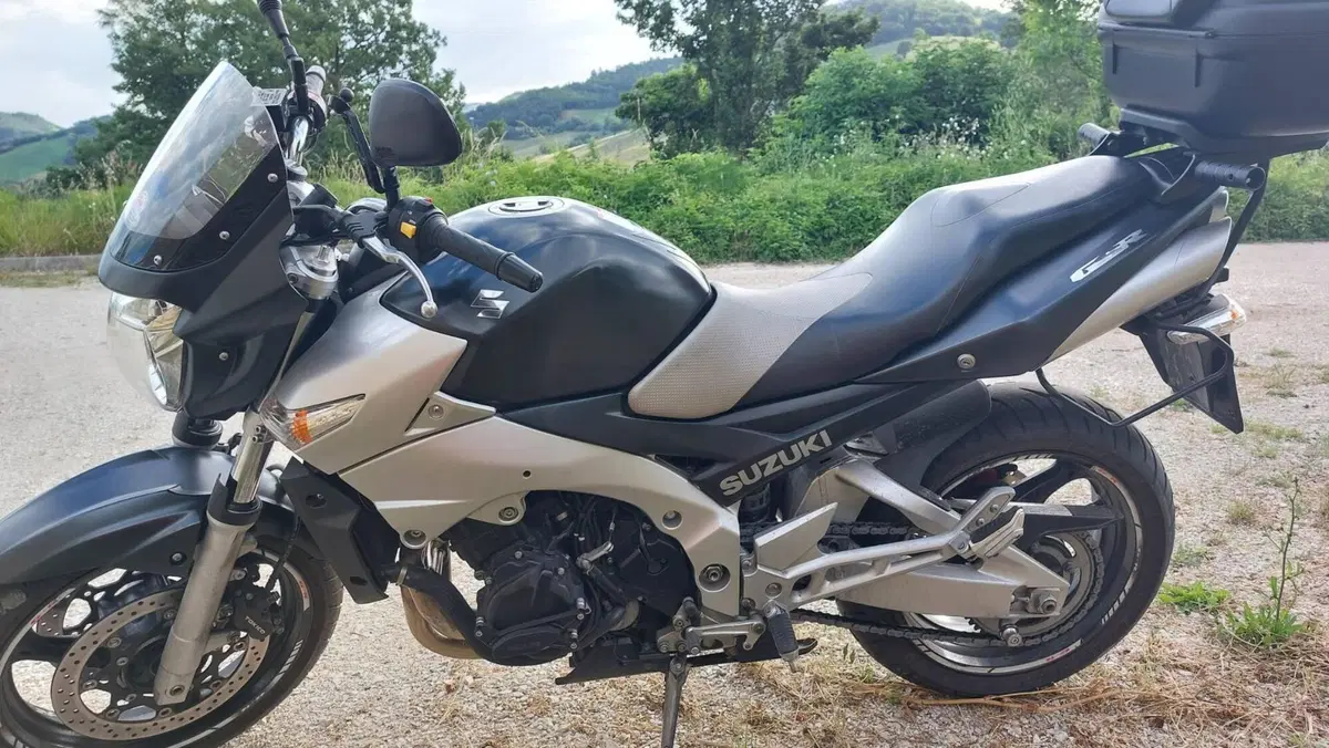 Suzuki GSR 600 (2006 - 11) (2)