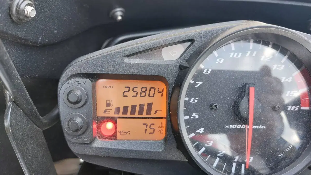 Suzuki GSR 600 (2006 - 11) (4)