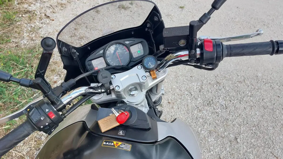 Suzuki GSR 600 (2006 - 11) (5)