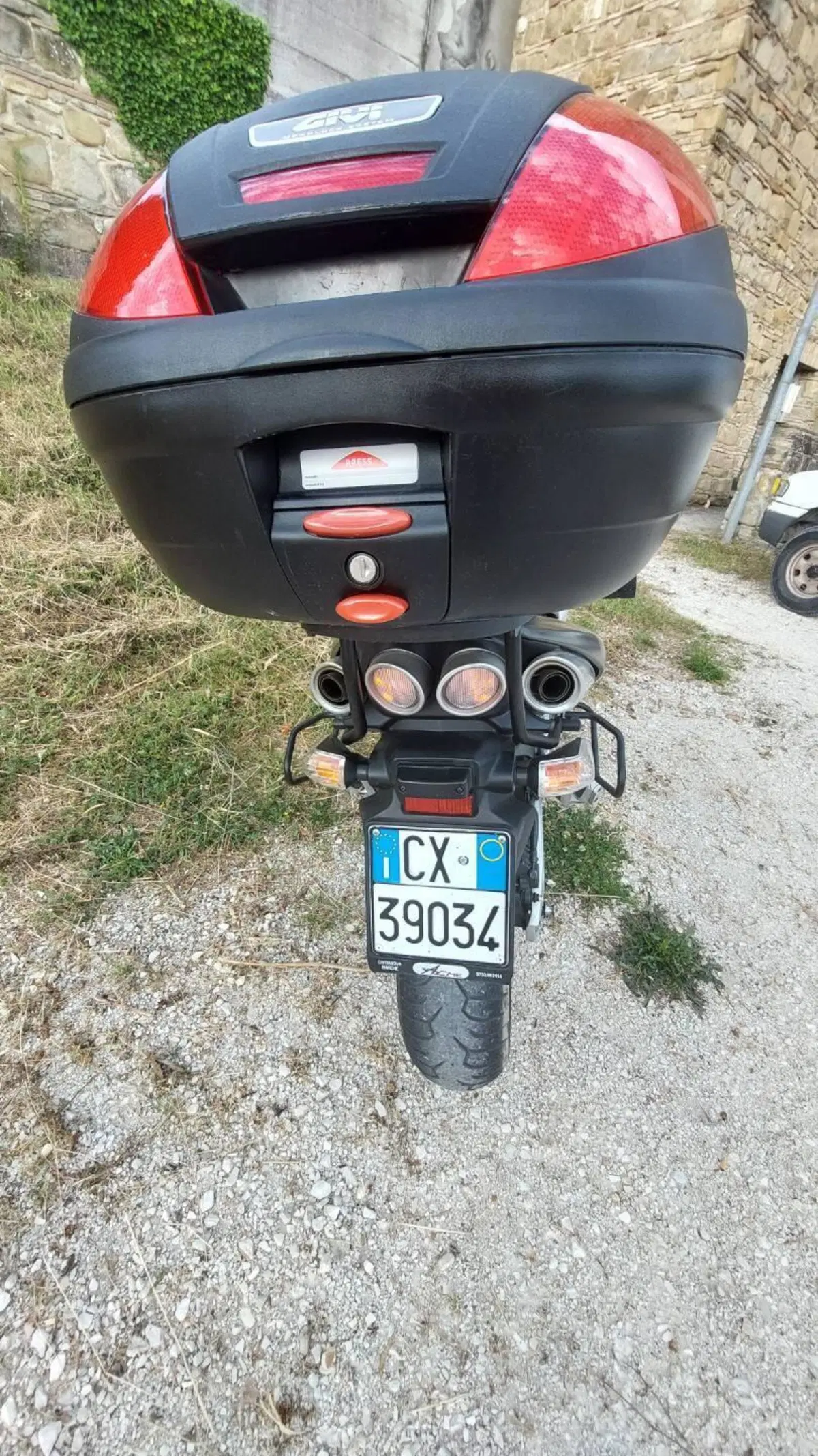 Suzuki GSR 600 (2006 - 11) (8)