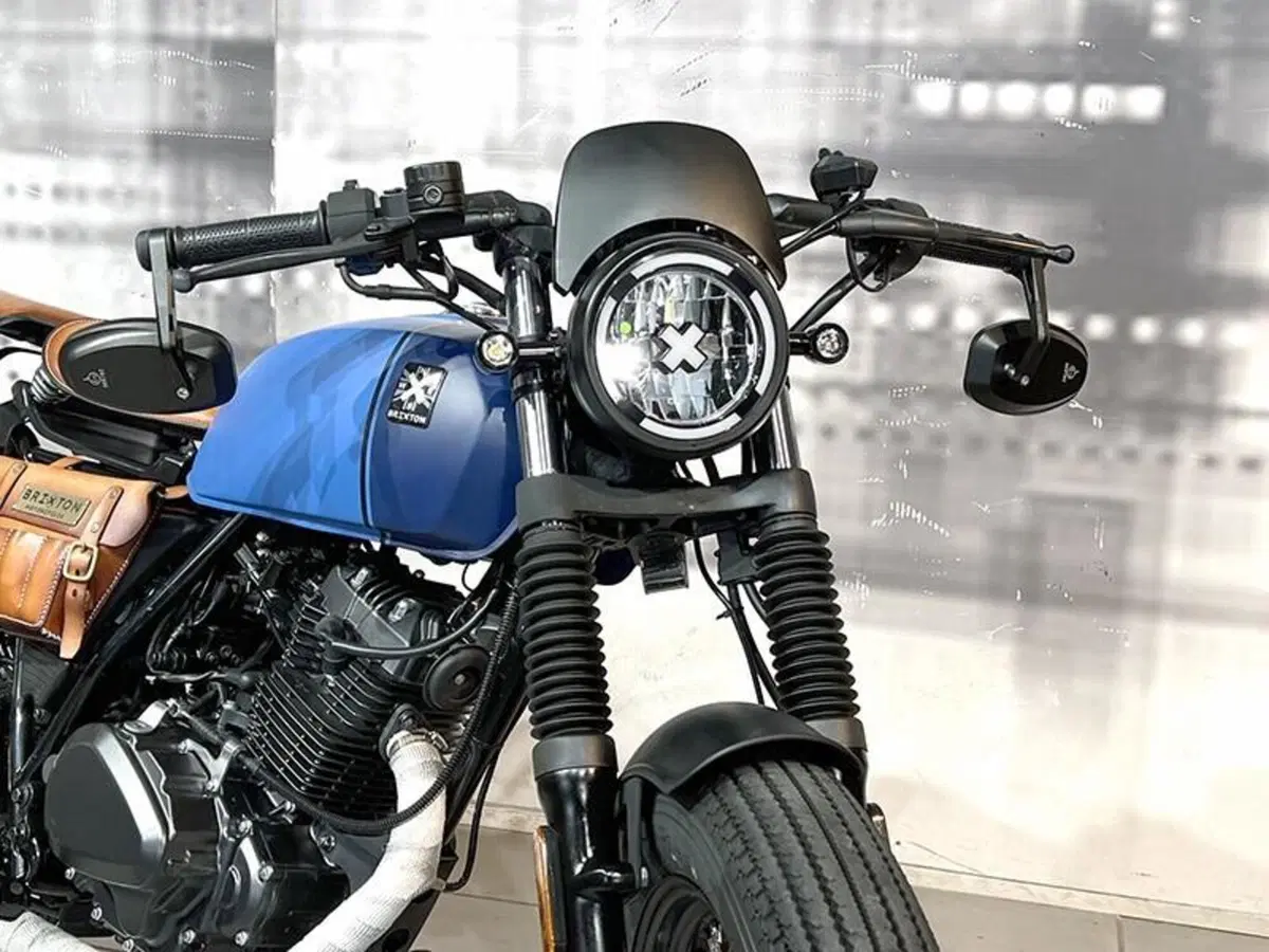 Brixton Motorcycles Rayburn 125 (2021 - 26) (9)