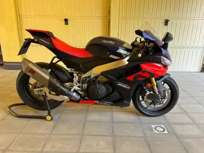 Aprilia RSV4 1100 Factory (2021 - 24) usata