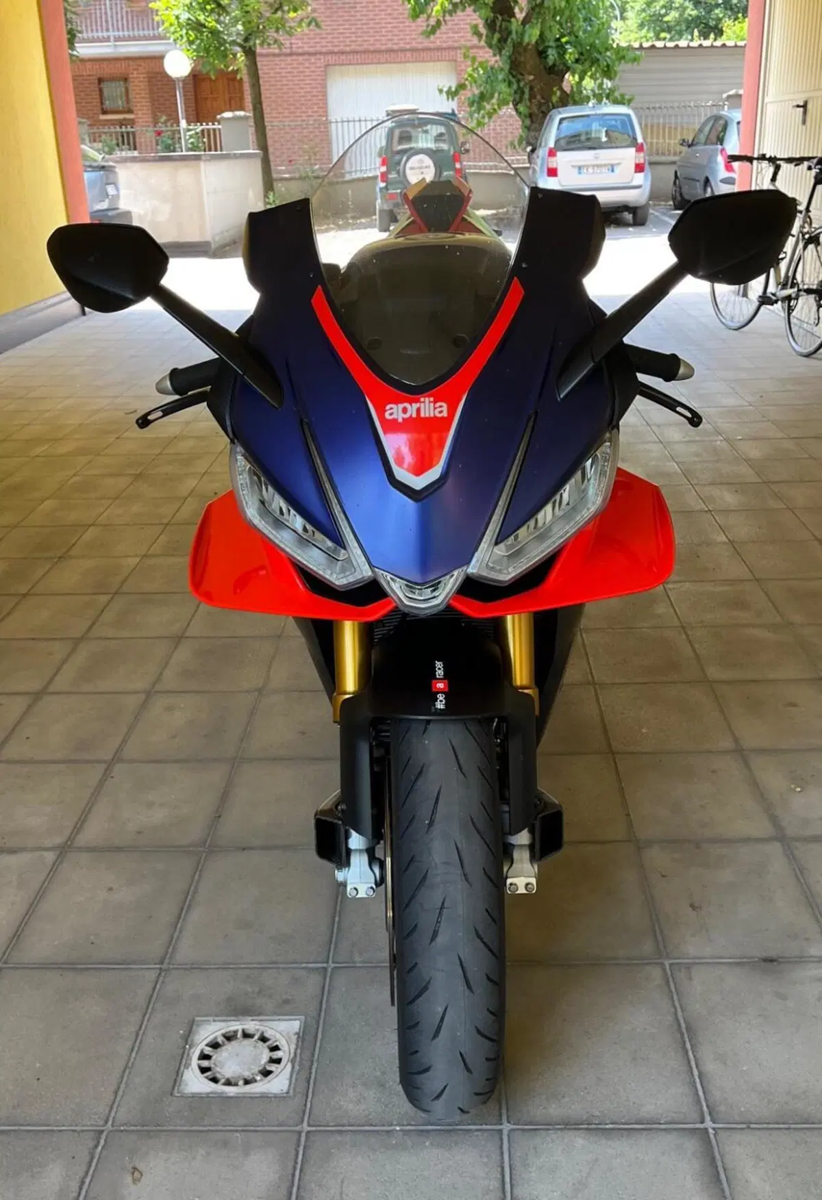 Aprilia RSV4 1100 Factory (2021 - 24) (3)