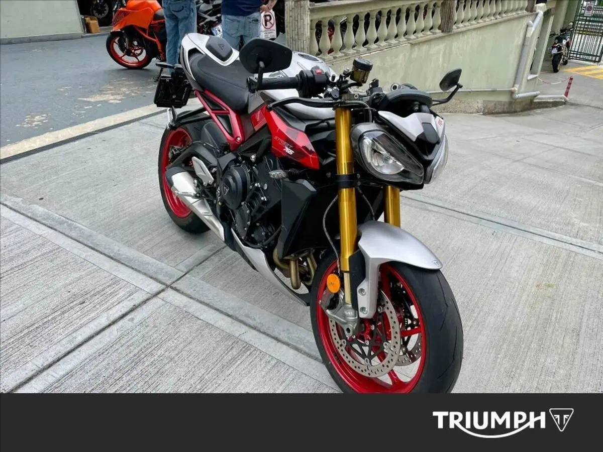 Triumph Street Triple 765 RX (2026)