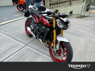 Triumph Street Triple 765 RX (2026) usata