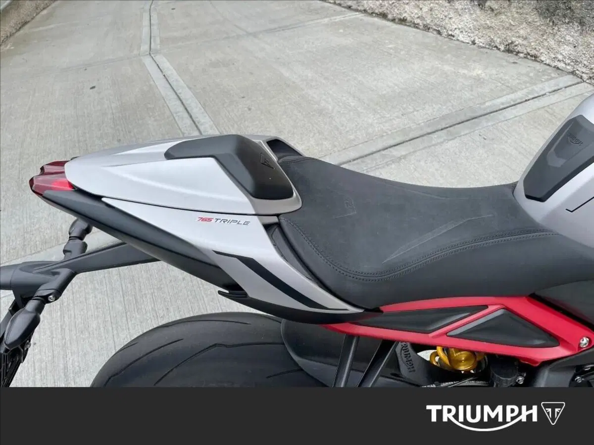 Triumph Street Triple 765 RX (2026) (11)
