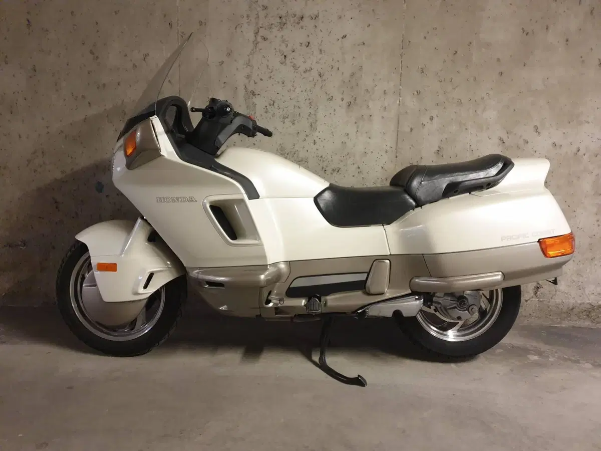 Honda PC 800 (4)