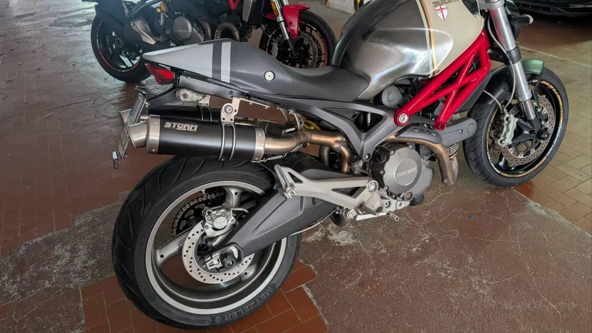 Ducati Monster 696 Plus (2007 - 14) (5)
