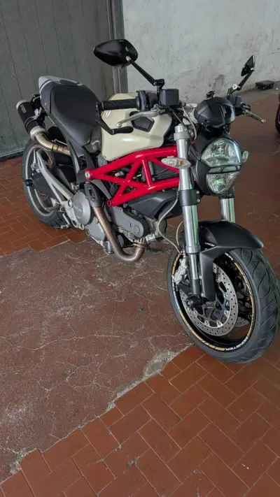 Ducati Monster 696 Plus (2007 - 14) usata