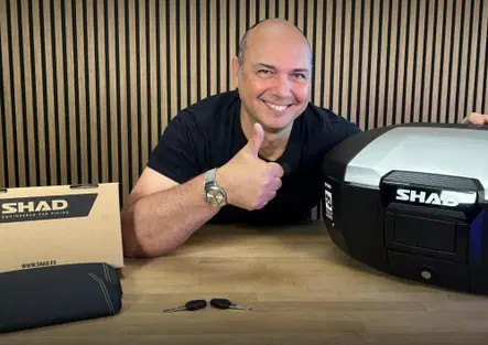 Recensito SHAD SH51: il top case da 51 litri per viaggi senza compromessi [VIDEO]