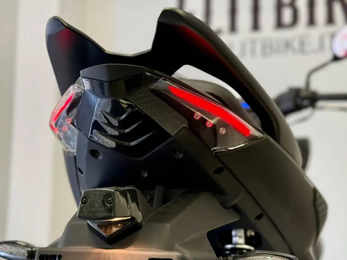 Kymco Super 8 50 R (2022 - 26) (12)
