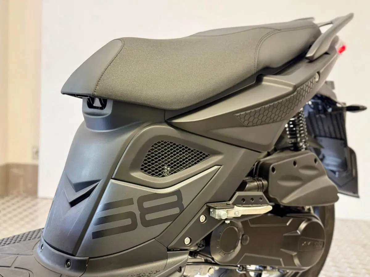 Kymco Super 8 50 R (2022 - 26) (13)