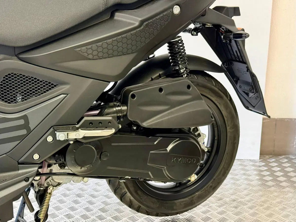 Kymco Super 8 50 R (2022 - 26) (15)