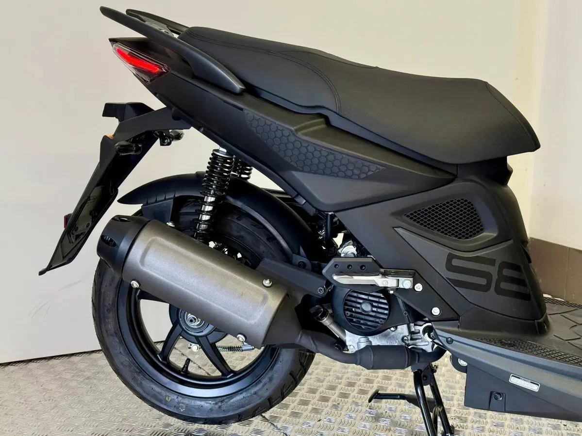 Kymco Super 8 50 R (2022 - 26) (17)