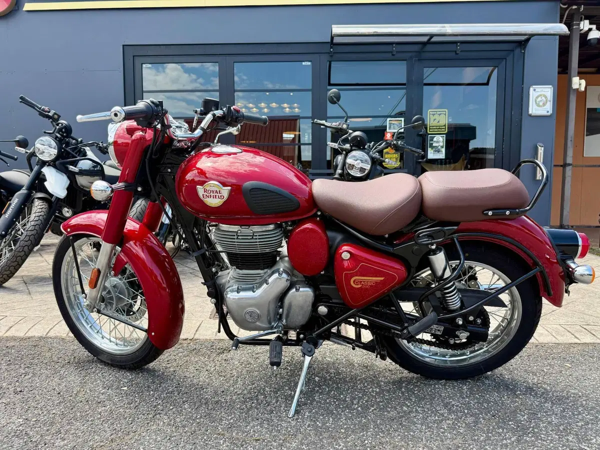 Royal Enfield Classic 350 (2021 - 26) (2)