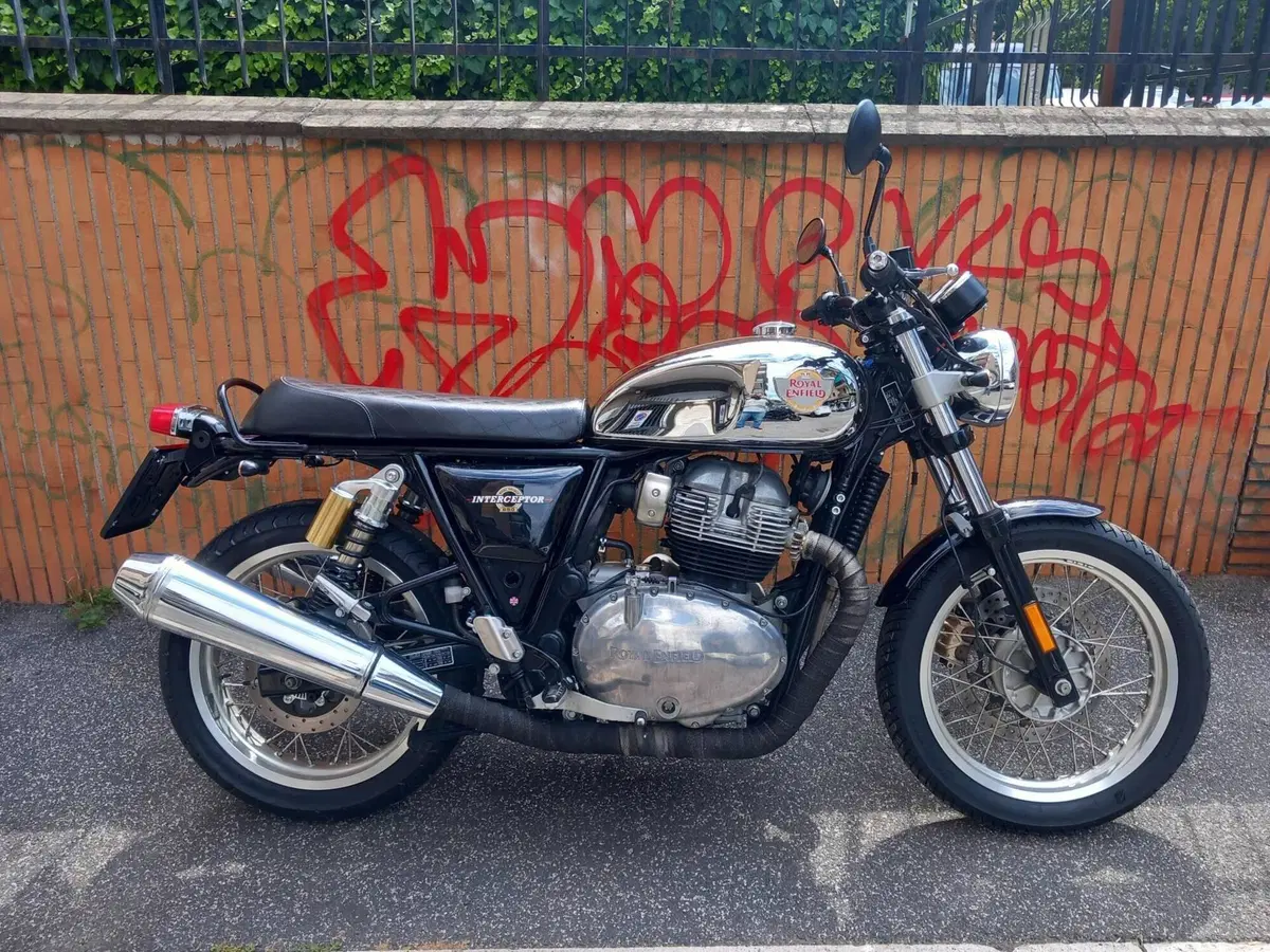 Royal Enfield Interceptor 650 Chrome (2020) (4)