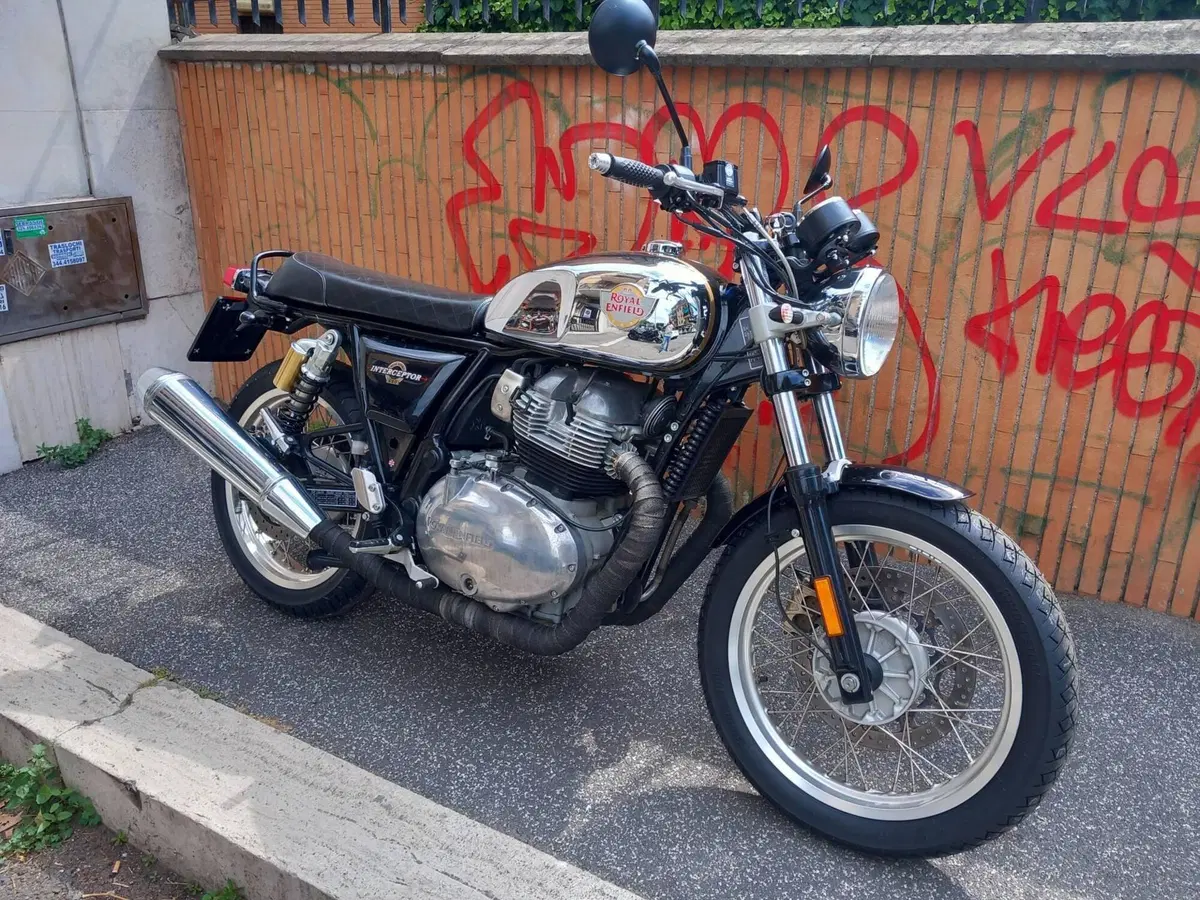 Royal Enfield Interceptor 650 Chrome (2020) (5)