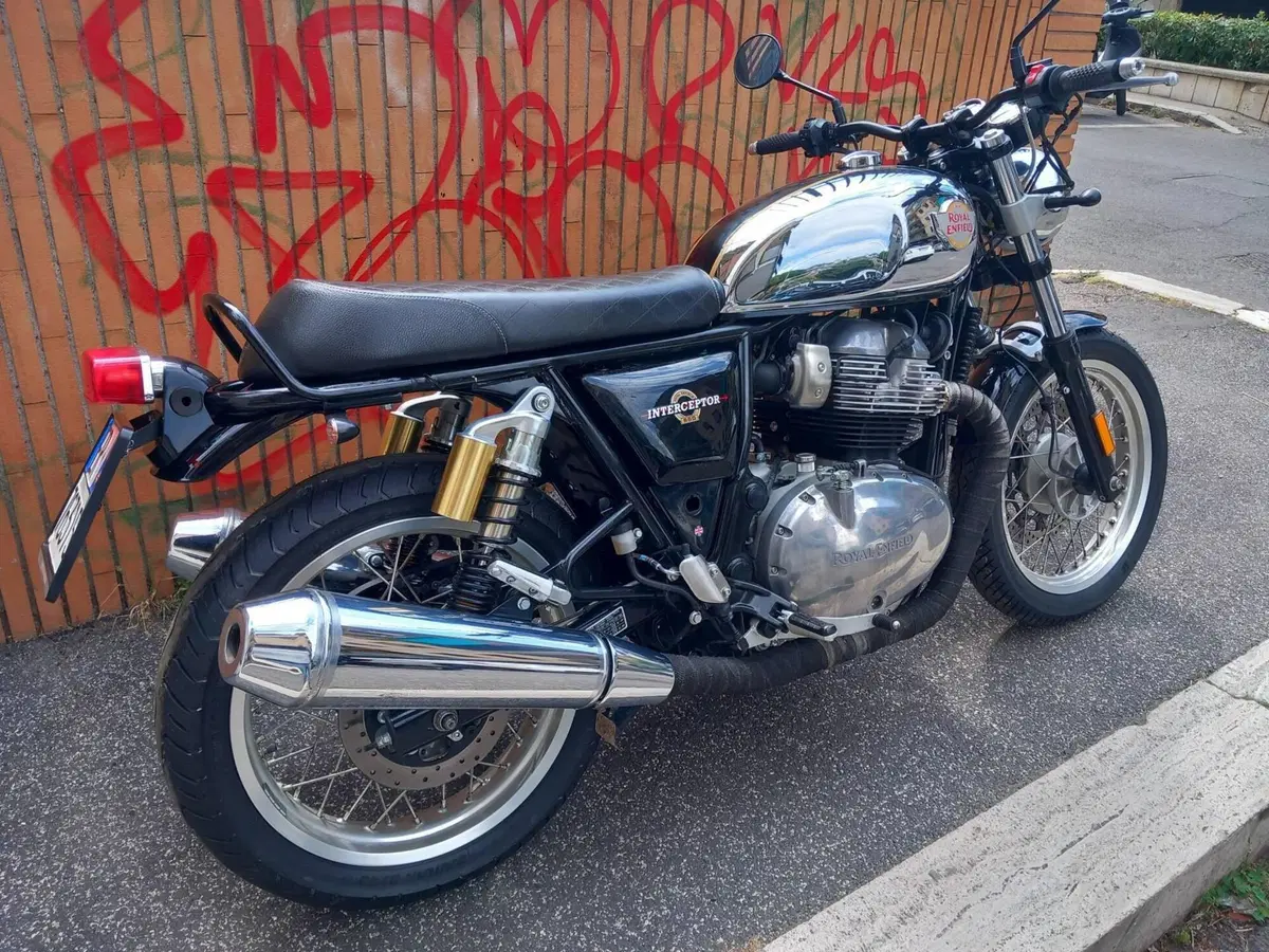 Royal Enfield Interceptor 650 Chrome (2020) (6)