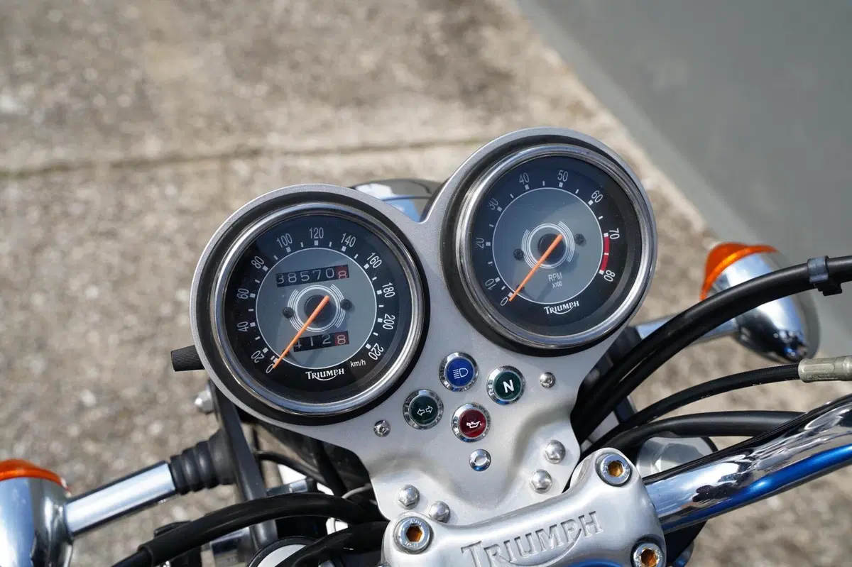 Triumph Bonneville T100 (2001 - 07) (7)