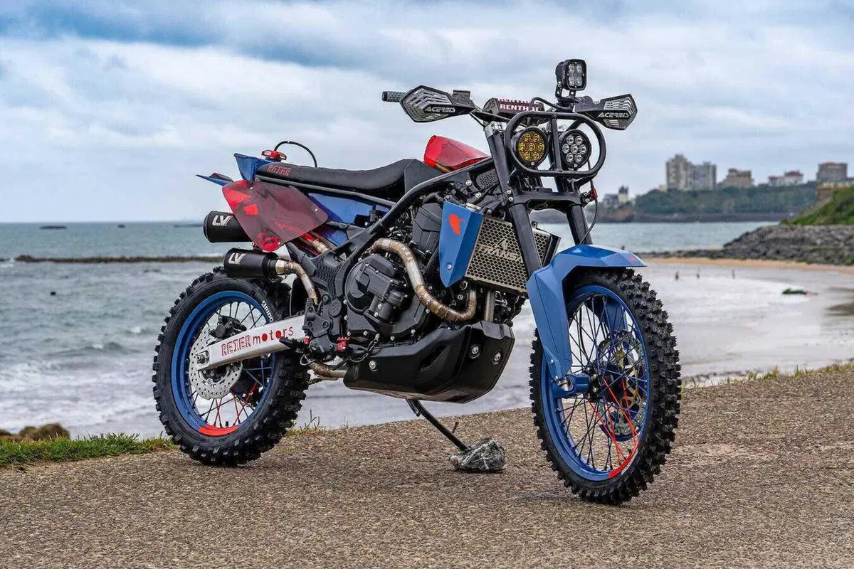 Honda Hornet e Transalp al centro di “On Road versus Off Road” a Wheels & Waves [GALLERY]