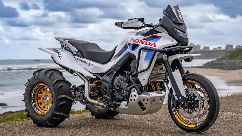 Honda Hornet e Transalp al centro di &ldquo;On Road versus Off Road&rdquo; a Wheels &amp; Waves [GALLERY]