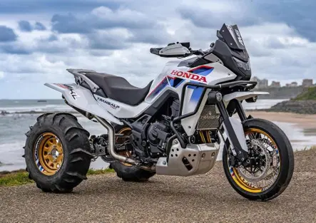 Honda Hornet e Transalp al centro di “On Road versus Off Road” a Wheels & Waves [GALLERY]