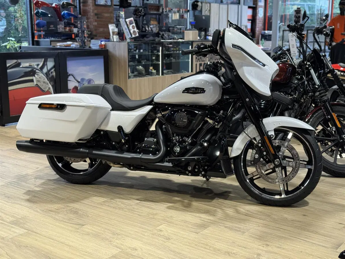 Harley-Davidson Street Glide (2024 - 26)
