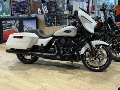 Harley-Davidson Street Glide (2024 - 26) usata
