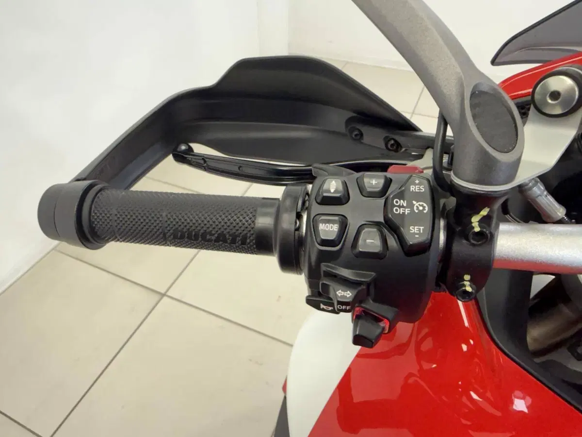 Ducati Multistrada V4 Pikes Peak (2021 - 24) (10)