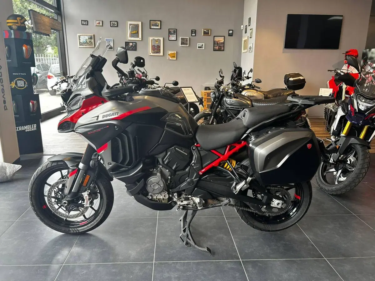 Ducati Multistrada V4 S Grand Tour (2024)