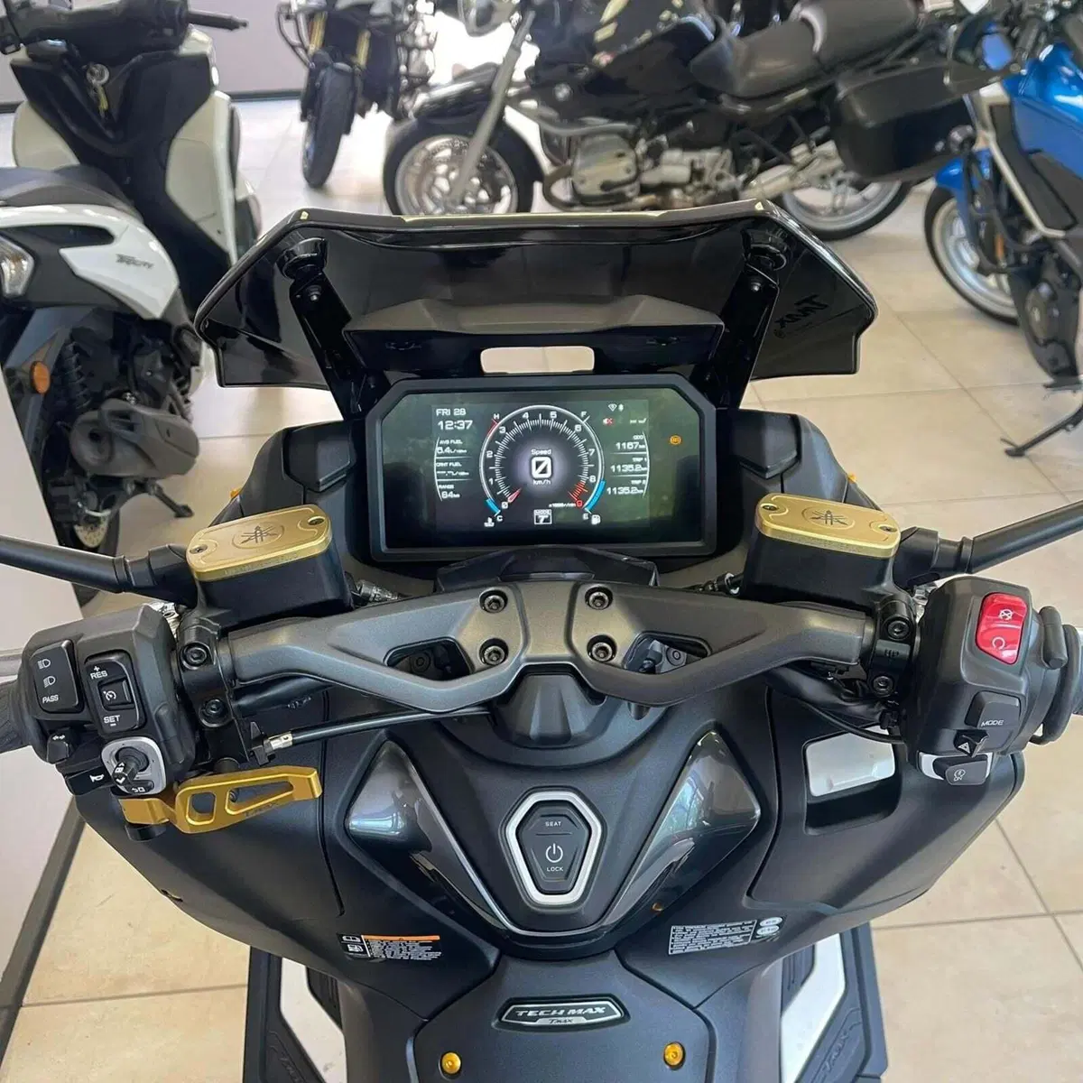 Yamaha T-Max 560 Tech Max (2022 - 24) (3)