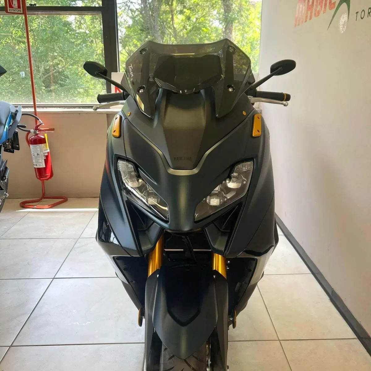 Yamaha T-Max 560 Tech Max (2022 - 24) (4)