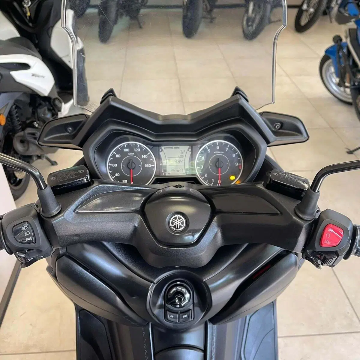 Yamaha X-Max 300 ABS (2017 - 20) (3)