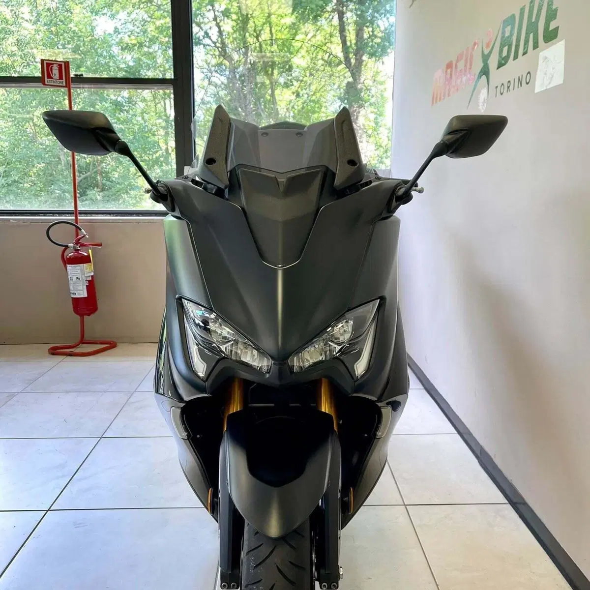 Yamaha T-Max 560 Tech Max (2020) (4)