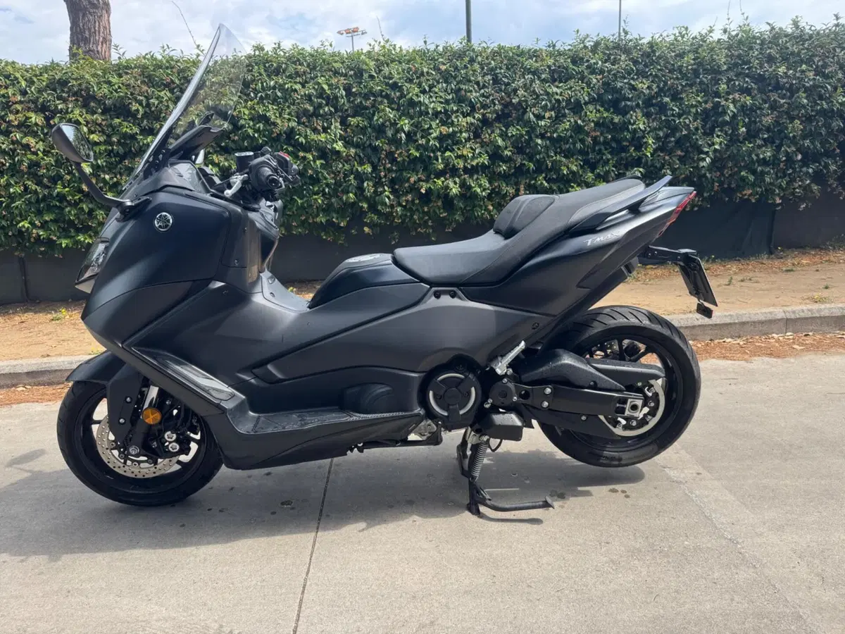 Yamaha T-Max 560 (2022 - 24) (2)