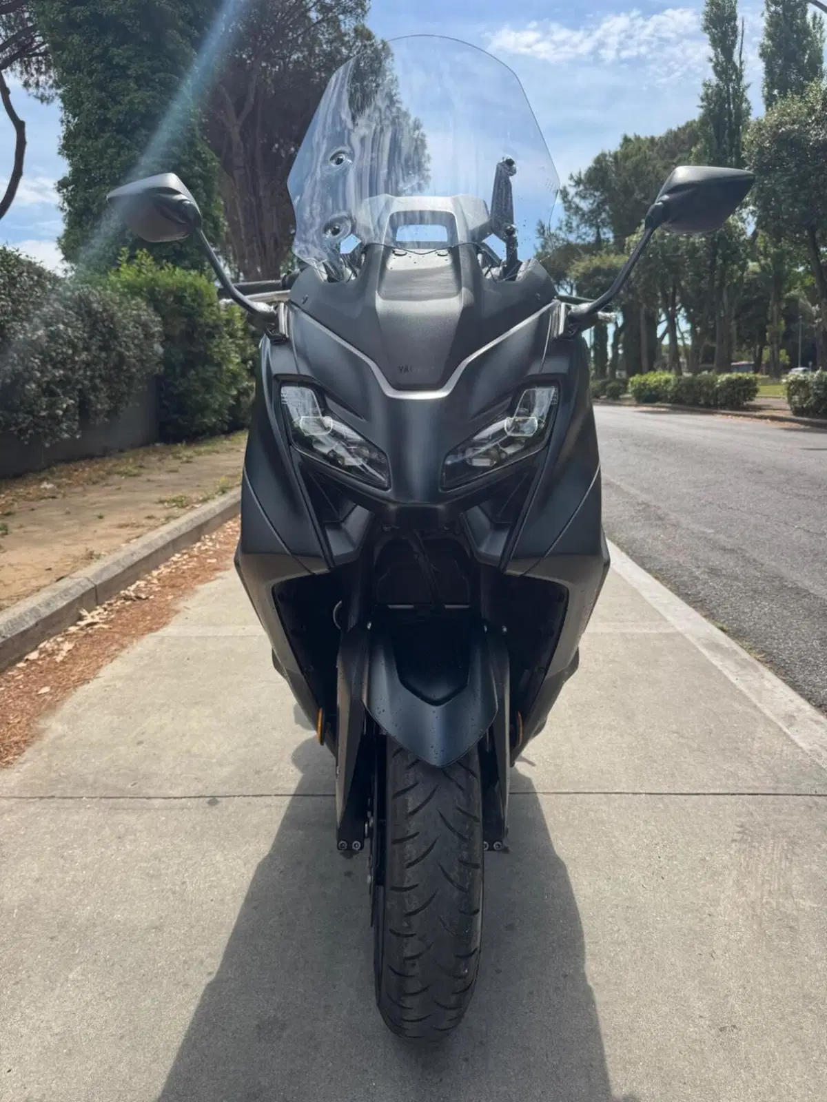 Yamaha T-Max 560 (2022 - 24) (3)