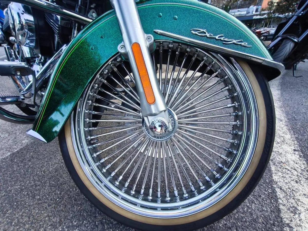 Harley-Davidson 1690 Deluxe ABS (2011 - 16) - FLSTN (2)