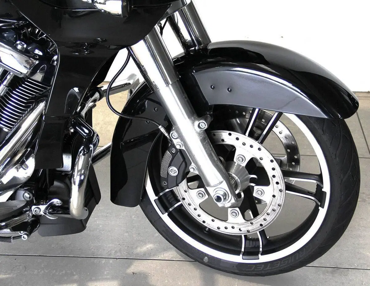 Harley-Davidson 107 Road Glide (2017) - FLTRX (2)