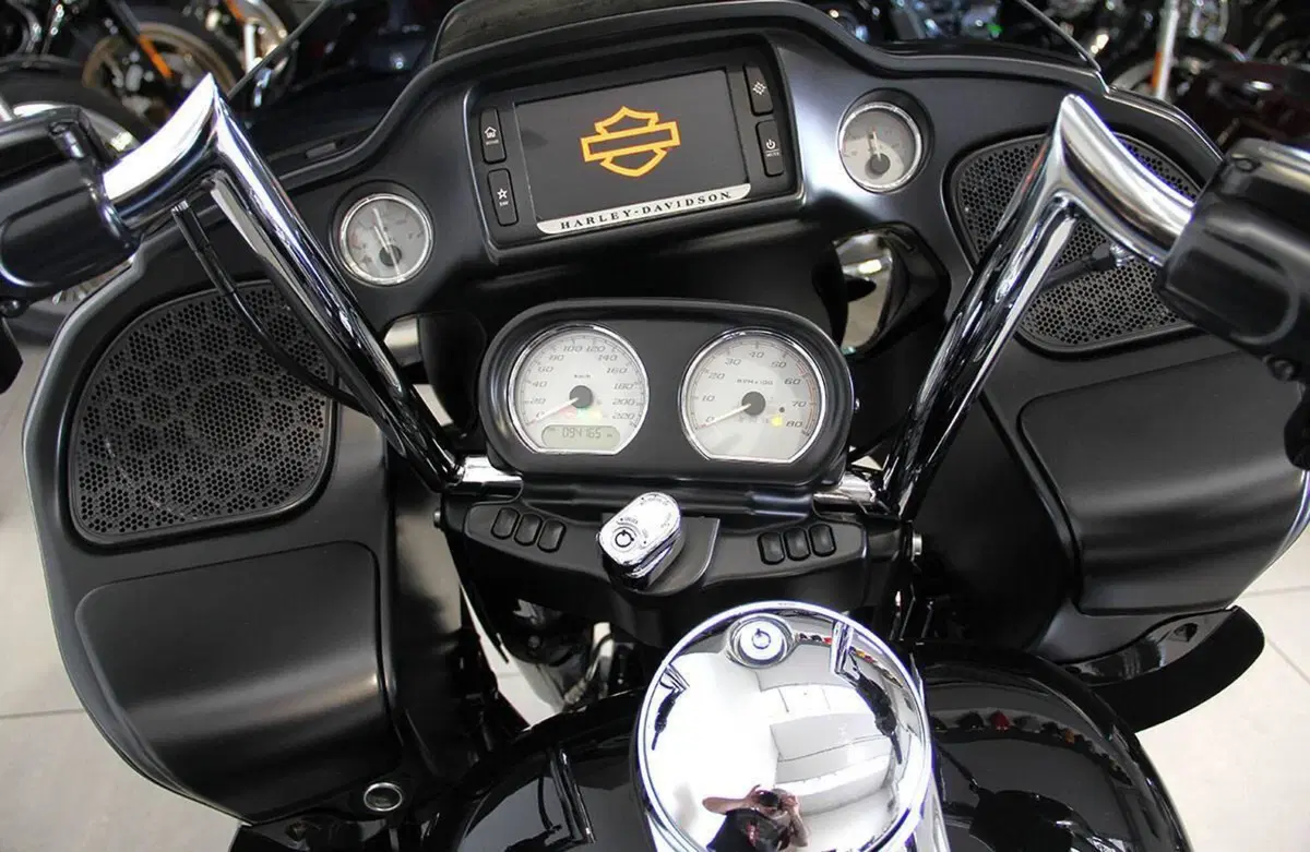 Harley-Davidson 107 Road Glide (2017) - FLTRX (9)