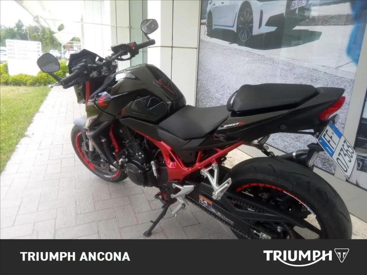 Honda CB 750 Hornet (2023 - 24) (4)